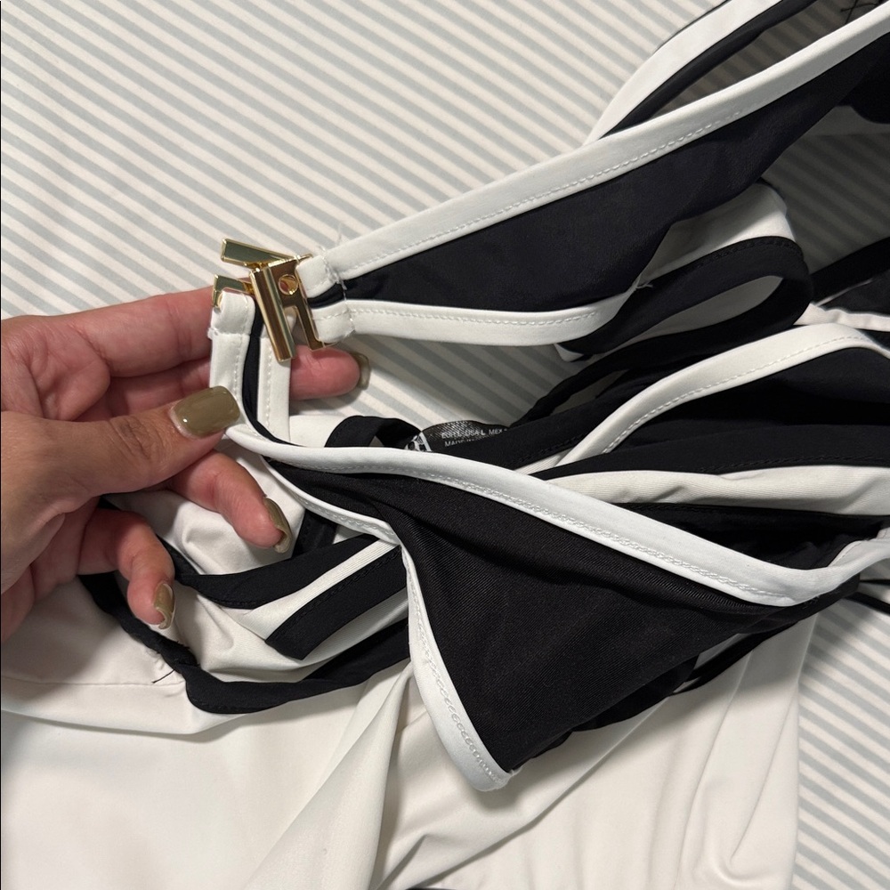 Zara - Barbie One Piece Limited Edition Swimsuit - Picture 4 of 4